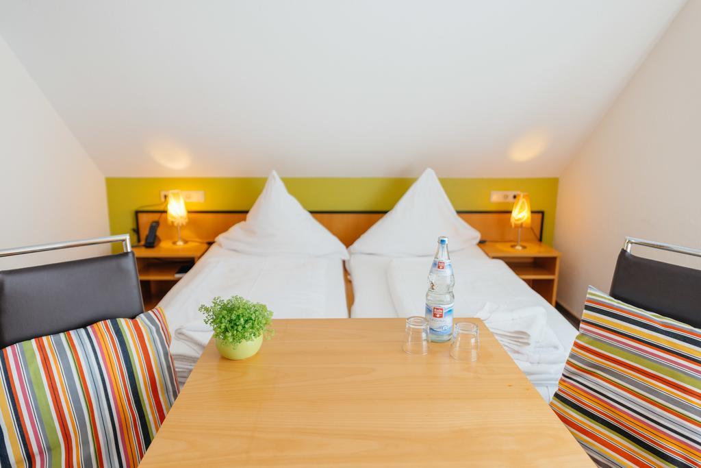 Hotel Rhoenhof ฮึนเฟลด์ ภายนอก รูปภาพ